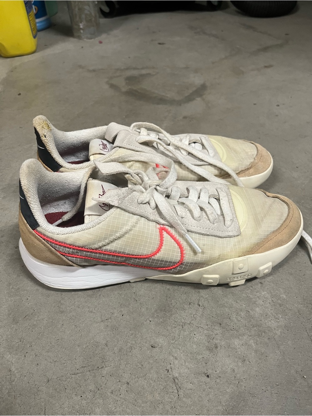 Nike woman’s Beige Sneakers with Coral Swoosh